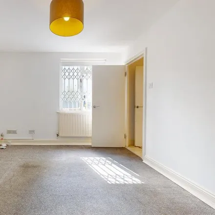Rent this 4 bed apartment on Wrotham Road in London, NW1 9SW