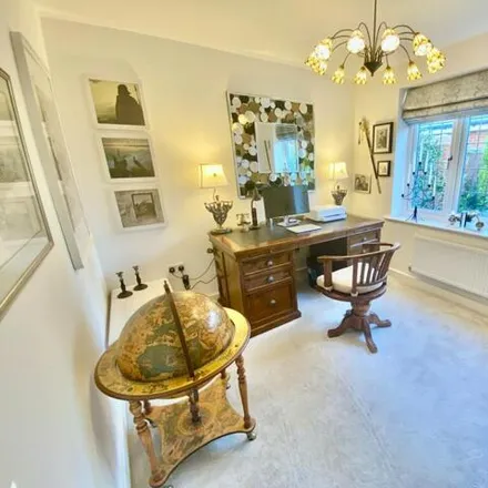 Image 7 - Blackberry Gardens, Cheshire West and Chester, CW4 8FU, United Kingdom - House for sale