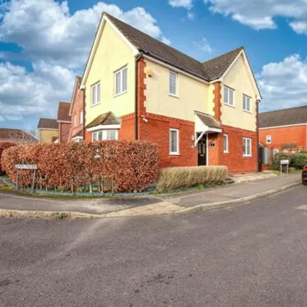 Buy this 3 bed house on Strawberry Mead in Fair Oak, SO50 8RG