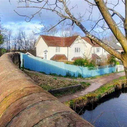 Buy this 3 bed house on Basingstoke Canal towpath in Horsell, GU21 7RY