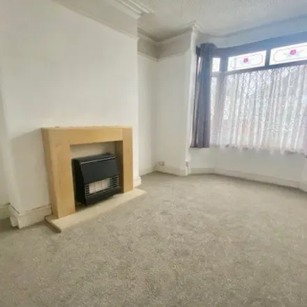 Image 4 - Queen Street, Bilston, WV14 7EX, United Kingdom - Apartment for rent