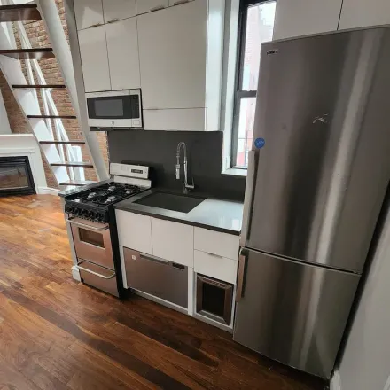 Rent this 3 bed apartment on 214 East 24th Street in New York, NY 10010