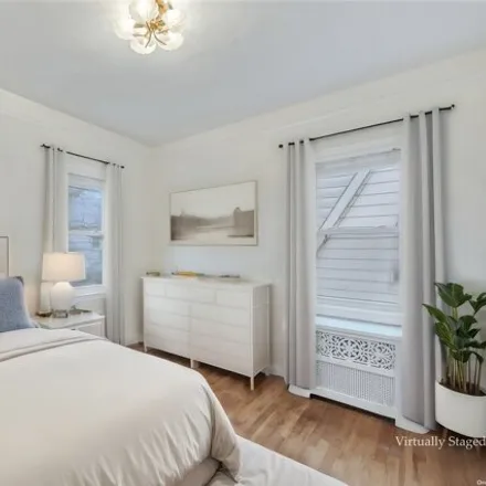 Image 7 - 51-05 Bell Boulevard, New York, NY 11364, USA - House for sale