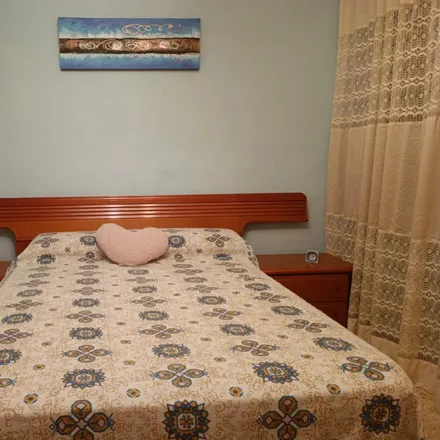 Rent this 2 bed room on Calle de Manuel de Falla in 28807 Alcalá de Henares, Spain