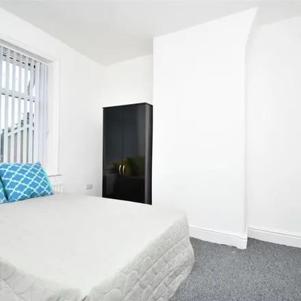 Image 2 - Scott Park Road, Coal Clough Lane, Burnley, BB11 4NW, United Kingdom - Apartment for rent