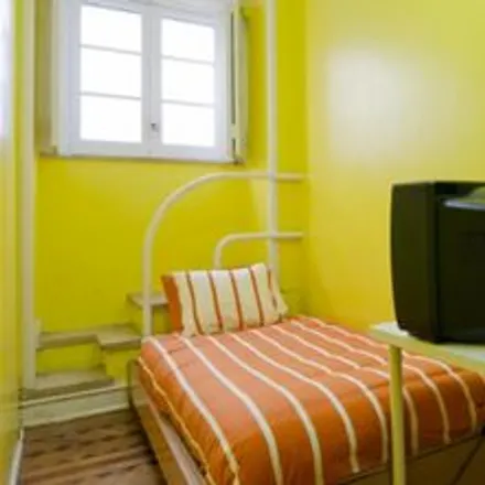 Rent this 6 bed room on Rua Damasceno Monteiro