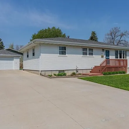 Buy this 4 bed house on 1449 Central Avenue in Mandan, ND 58554
