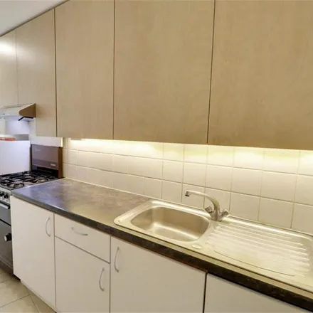 Rent this studio apartment on Guildford Gardens in London, RM3 8LS