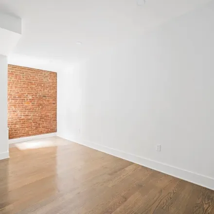 Image 3 - 226 East 70th Street, New York, NY 10021, USA - Apartment for rent