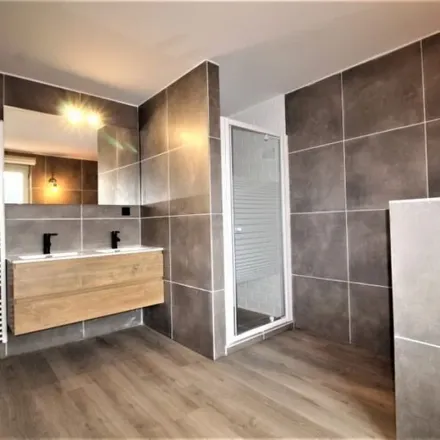 Rent this 3 bed apartment on Sint-Jansstraat 28 in 8580 Avelgem, Belgium