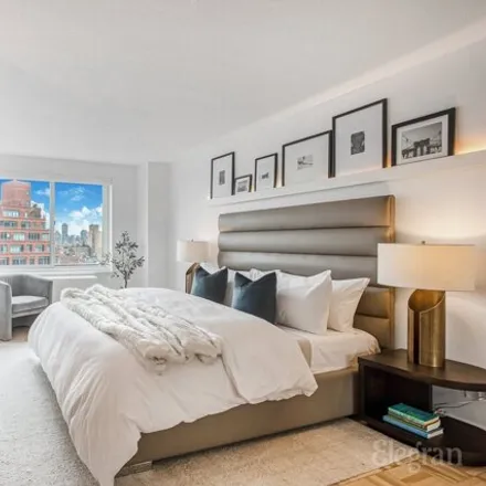 Image 5 - 201 W 70th St Apt 22g, New York, 10023 - Apartment for sale
