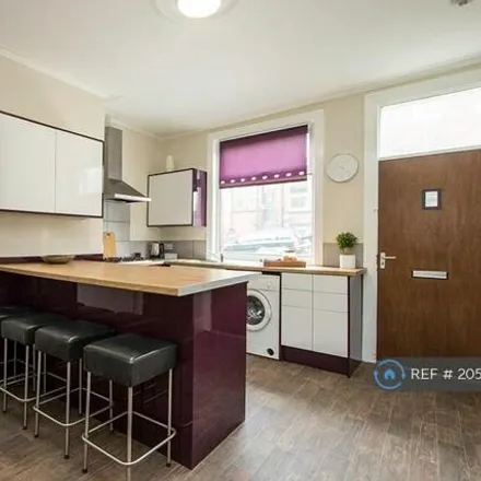 Rent this 4 bed townhouse on El Faro in 3 Stanmore Hill, Leeds