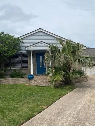 Rent this 3 bed house on 2743 99th Street in Campeche Cove, Galveston