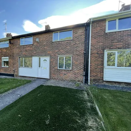 Rent this 5 bed townhouse on Cambridge Road in Peterlee, SR8 2DD