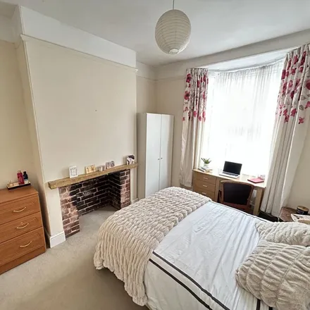 Rent this 3 bed townhouse on Mayfield Road in Writtle, CM1 3EL