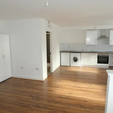 Image 3 - Krispy Kod, Brook Terrace, Manchester, M13 0RX, United Kingdom - Apartment for rent