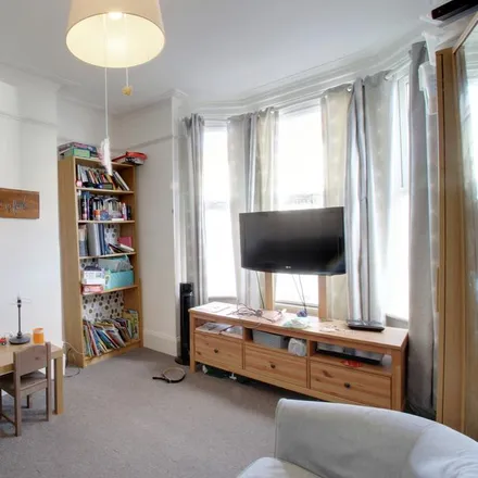 Image 2 - Westbrook Road, London, CR7 8FR, United Kingdom - Townhouse for rent