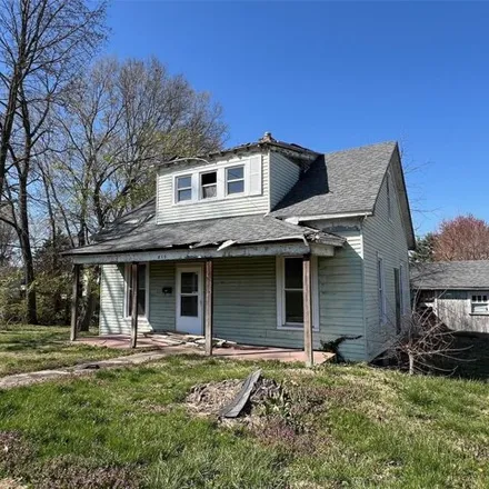 Buy this 3 bed house on 845 W St Louis Ave in Vandalia, IL 62471