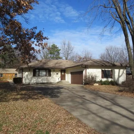 Buy this 3 bed house on 1314 East Carpenter Street in Iola, KS 66749
