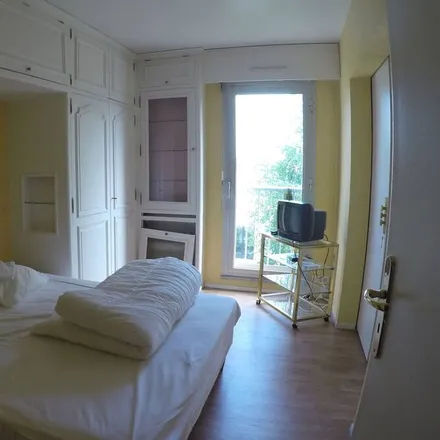 Rent this 3 bed apartment on 92600 Asnières-sur-Seine
