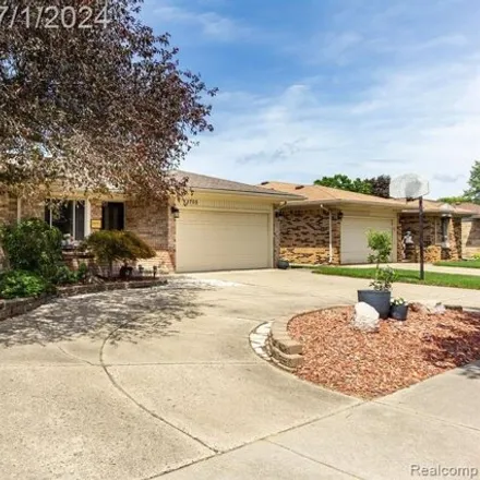Image 2 - 13705 Grove Park Dr, Sterling Heights, Michigan, 48313 - House for sale