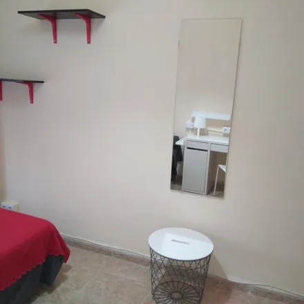 Rent this 5 bed apartment on Carrer de les Arts Gràfiques in 23, 46010 Valencia