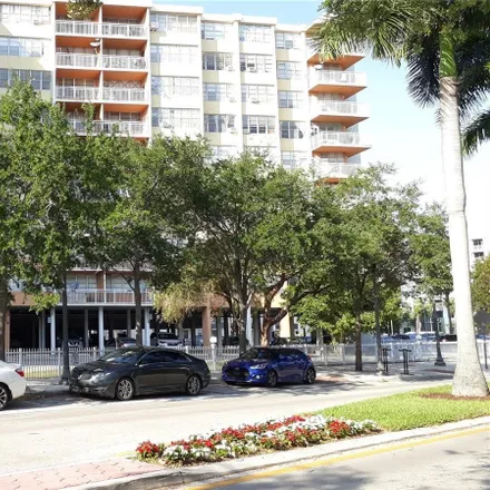 Image 2 - Crestview Towers, 2025 Northeast 164th Street, North Miami Beach, FL 33162, USA - Condo for sale