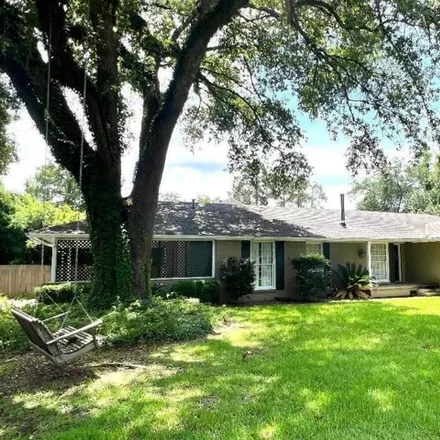 Rent this 3 bed house on 1418 Glasgow Ave in Baton Rouge, Louisiana