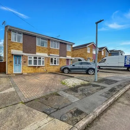 Buy this 3 bed duplex on Cumberland Close in Braintree, CM7 9NQ