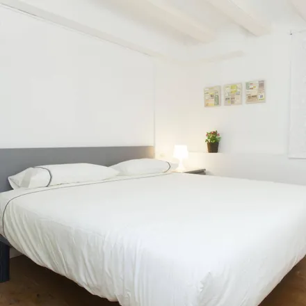 Rent this 2 bed apartment on Passatge del Dormitori de Sant Francesc in 1, 08002 Barcelona