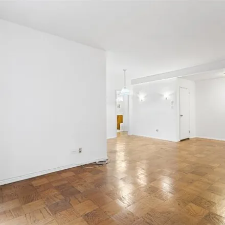 Image 4 - Forest Hills Audiology, 110-11 72nd Avenue, New York, NY 11375, USA - Apartment for sale
