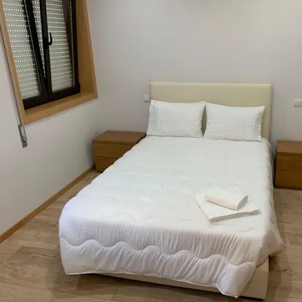 Rent this 4 bed room on Travessa de Anselmo Braancamp 42 in 4000-077 Porto, Portugal