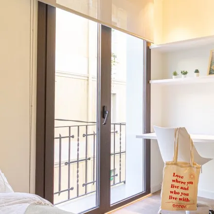 Rent this 4 bed room on Carrer de Laforja in 08001 Barcelona, Spain