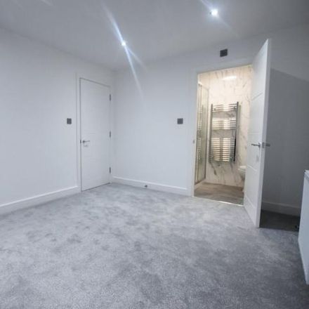Rent this 2 bed apartment on Peaks Hill in London CR8 3PW, United Kingdom