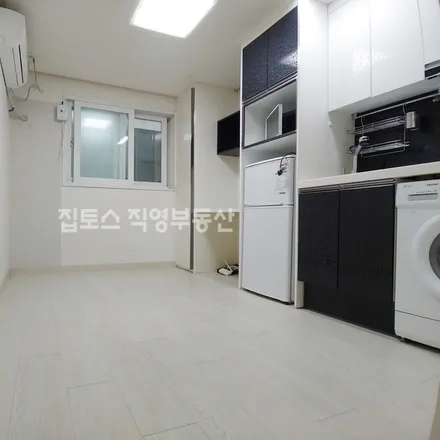 Rent this studio apartment on 서울특별시 서대문구 남가좌동 3-56