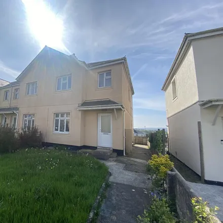 Rent this 3 bed duplex on Harmony Close in Redruth, TR15 1ES