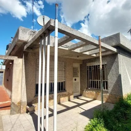 Rent this 2 bed house on Lima 2157 in Cinco Esquinas, Rosario