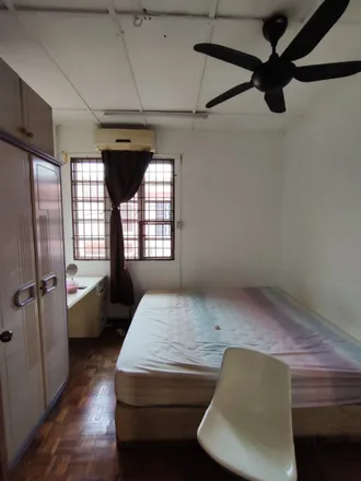 Rent this 3 bed apartment on Lorong Bendahara 47E in Taman Sentosa, 41200 Klang Municipal Council