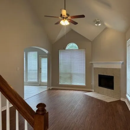 Rent this 3 bed apartment on unnamed road in Arlington, TX 76013