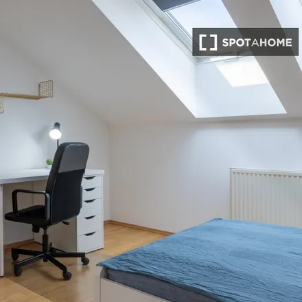 Rent this 4 bed room on Novaragasse 4 in 1020 Vienna, Austria