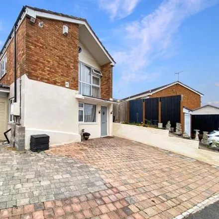 Buy this 5 bed house on Gayland Avenue in Luton, LU2 0RR