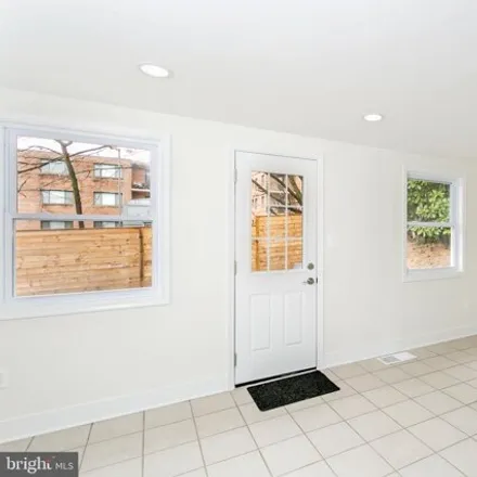 Image 9 - 713 Cox Avenue, Hampshire Knolls, Hyattsville, MD 20783, USA - House for sale