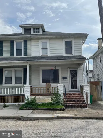 Buy this 3 bed townhouse on 940 East Poplar Street in York, PA 17403