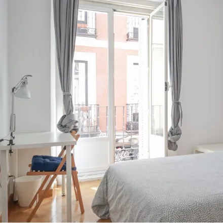 Rent this 5 bed room on Bankinter in Calle del Duque de Alba, 17