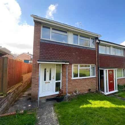 Rent this 3 bed duplex on Windrush in Highworth, SN6 7EA