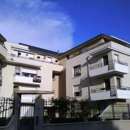 Rent this 2 bed apartment on Chemin de halage de la Levée de Bouchemaine in 49000 Angers, France