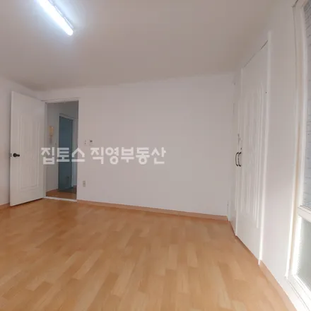 Rent this studio apartment on 서울특별시 강남구 역삼동 728-24