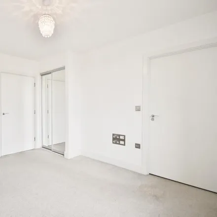 Image 9 - Abbotsford Court, Lakeside Drive, London, NW10 7FZ, United Kingdom - Apartment for rent