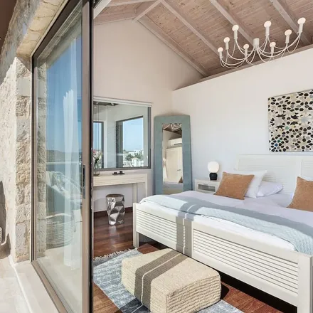 Rent this 4 bed house on Akrotiri House Microcosmo Creta in Tersanas G5, Chorafakia
