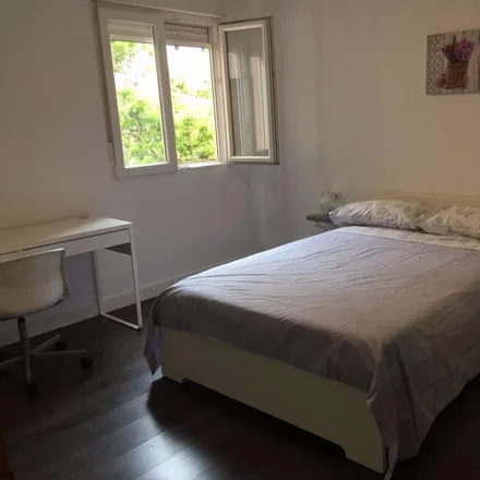 Rent this 3 bed room on Carrer del Poeta Andrés Cabrelles in 46022 Valencia, Spain